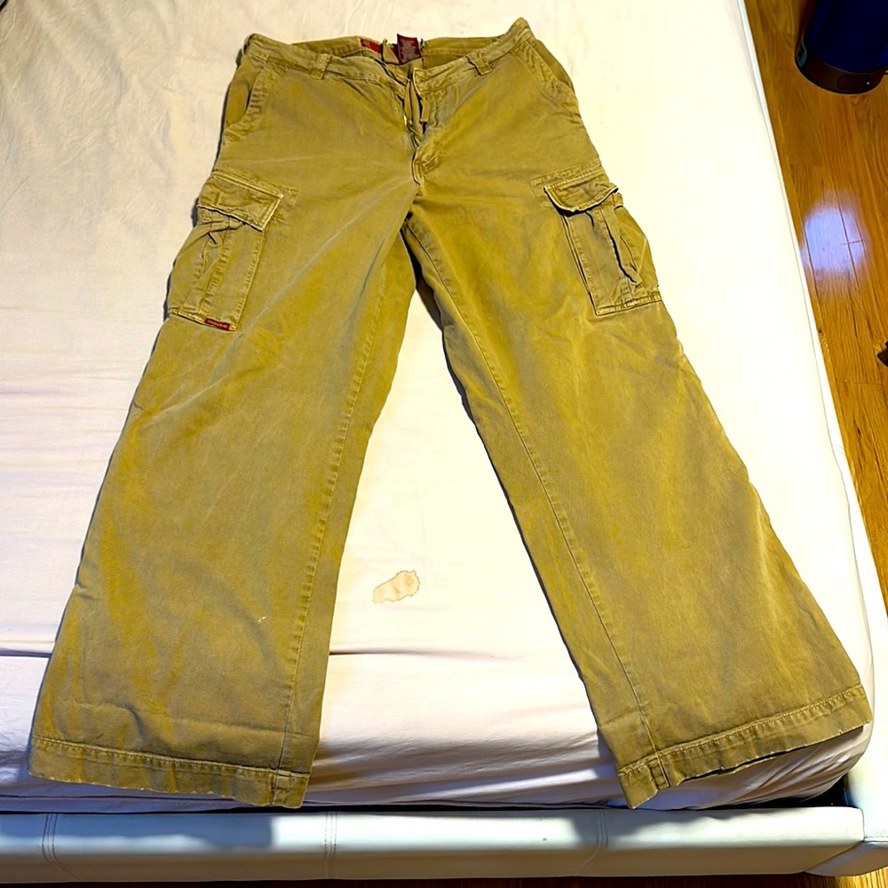 Guess cargo pants in good condition